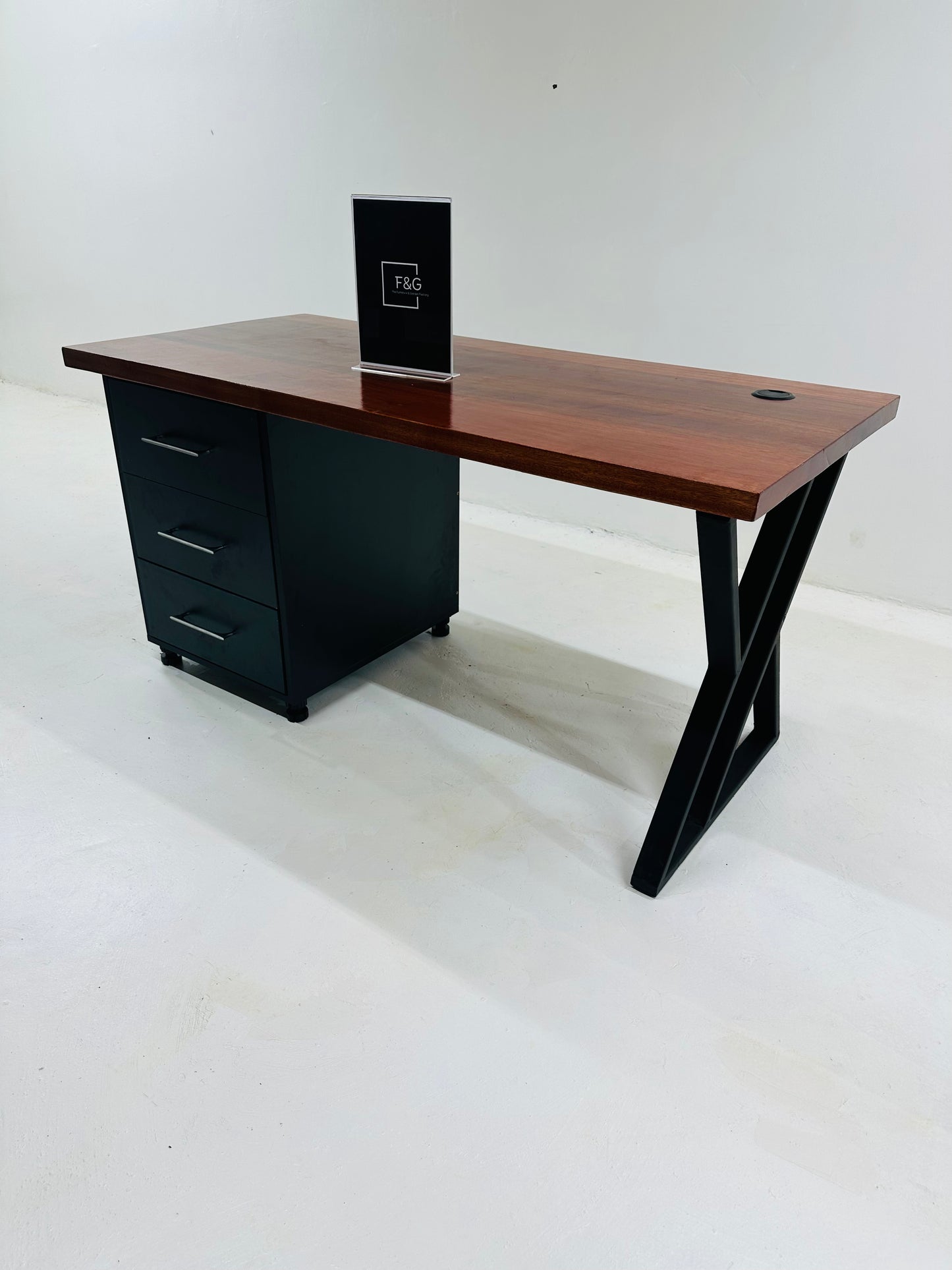 The Ekra Office Table