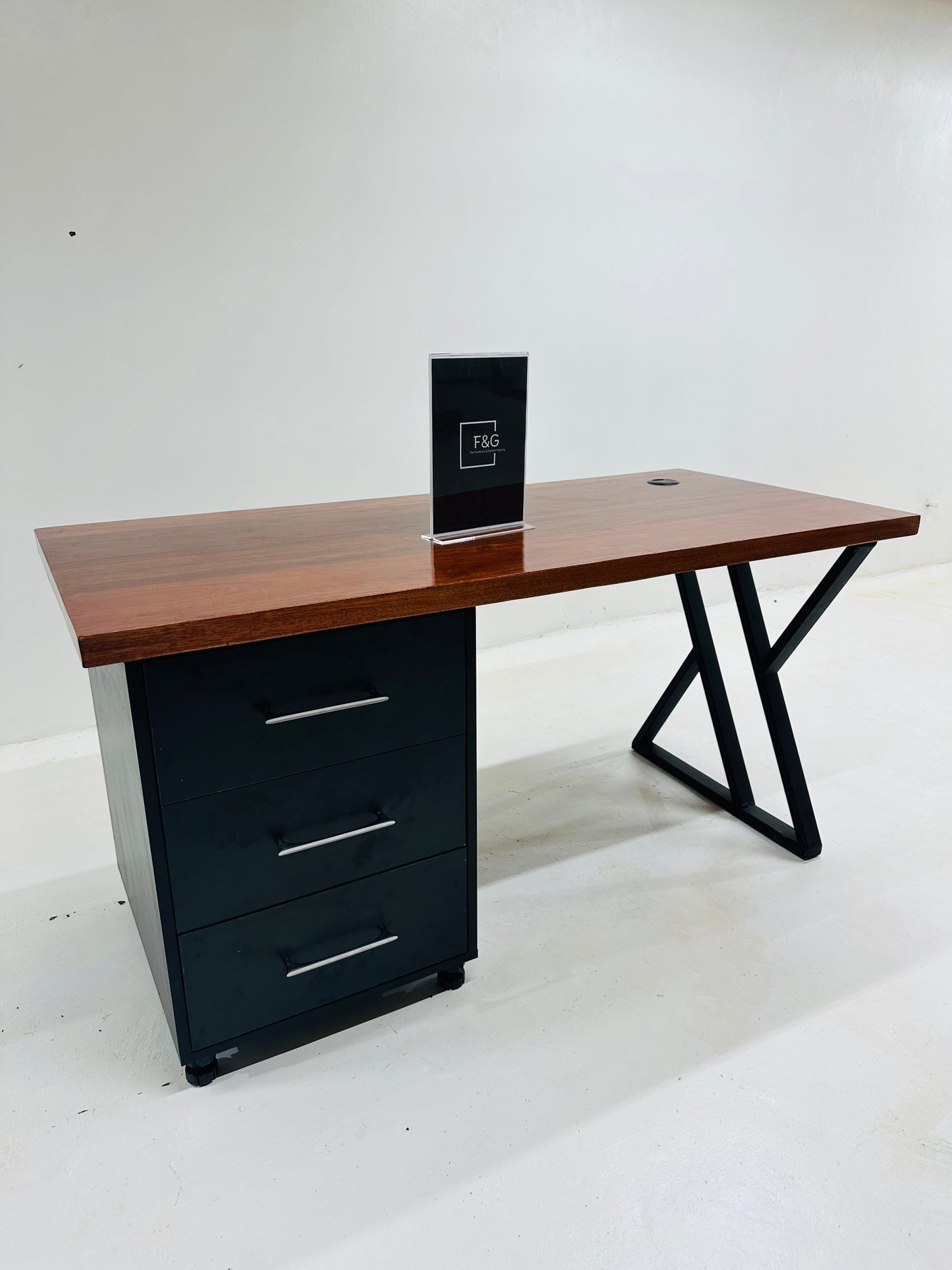 The Ekra Office Table