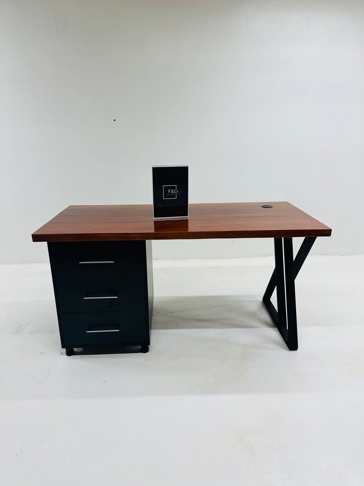 The Ekra Office Table