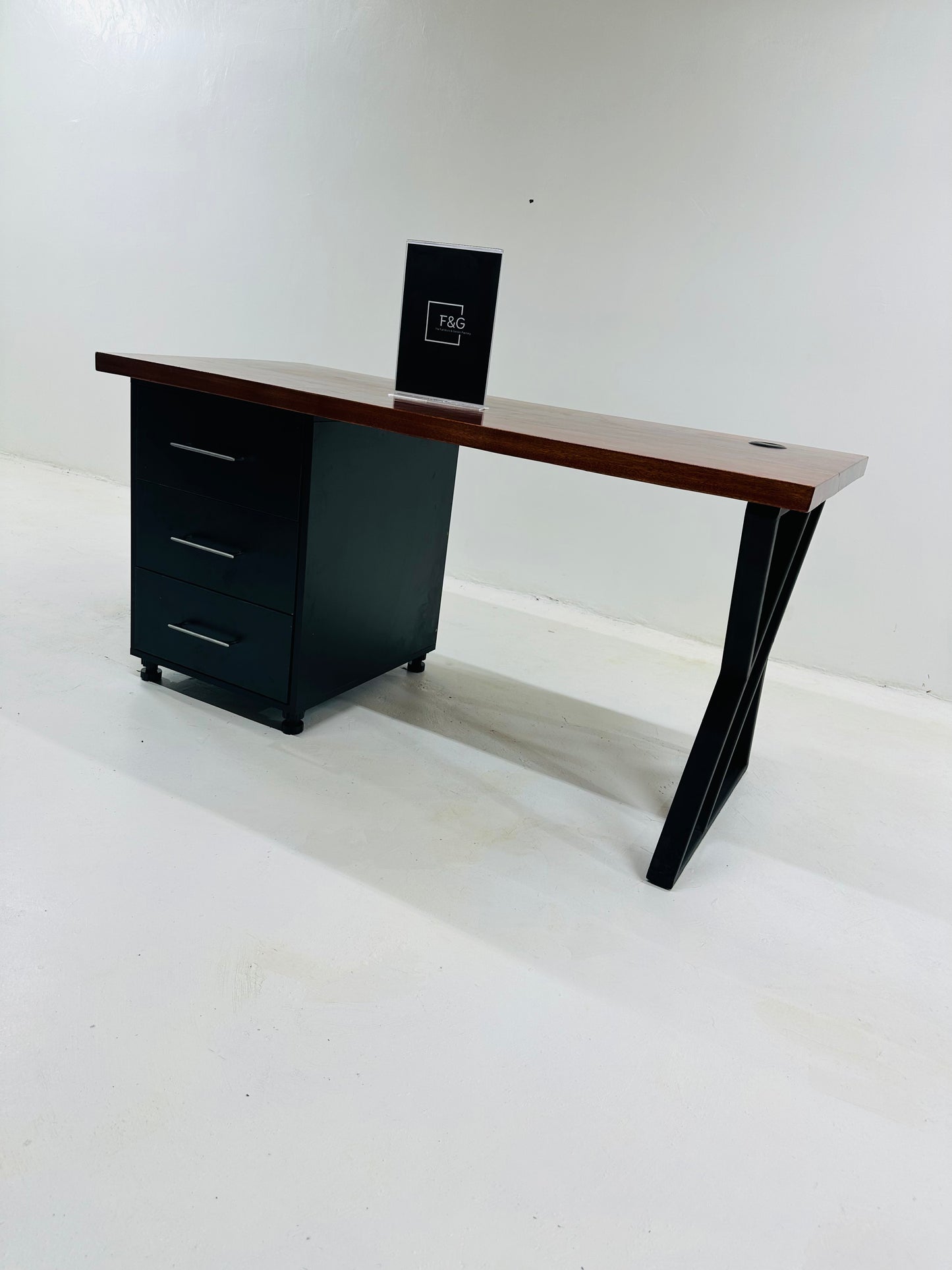The Ekra Office Table