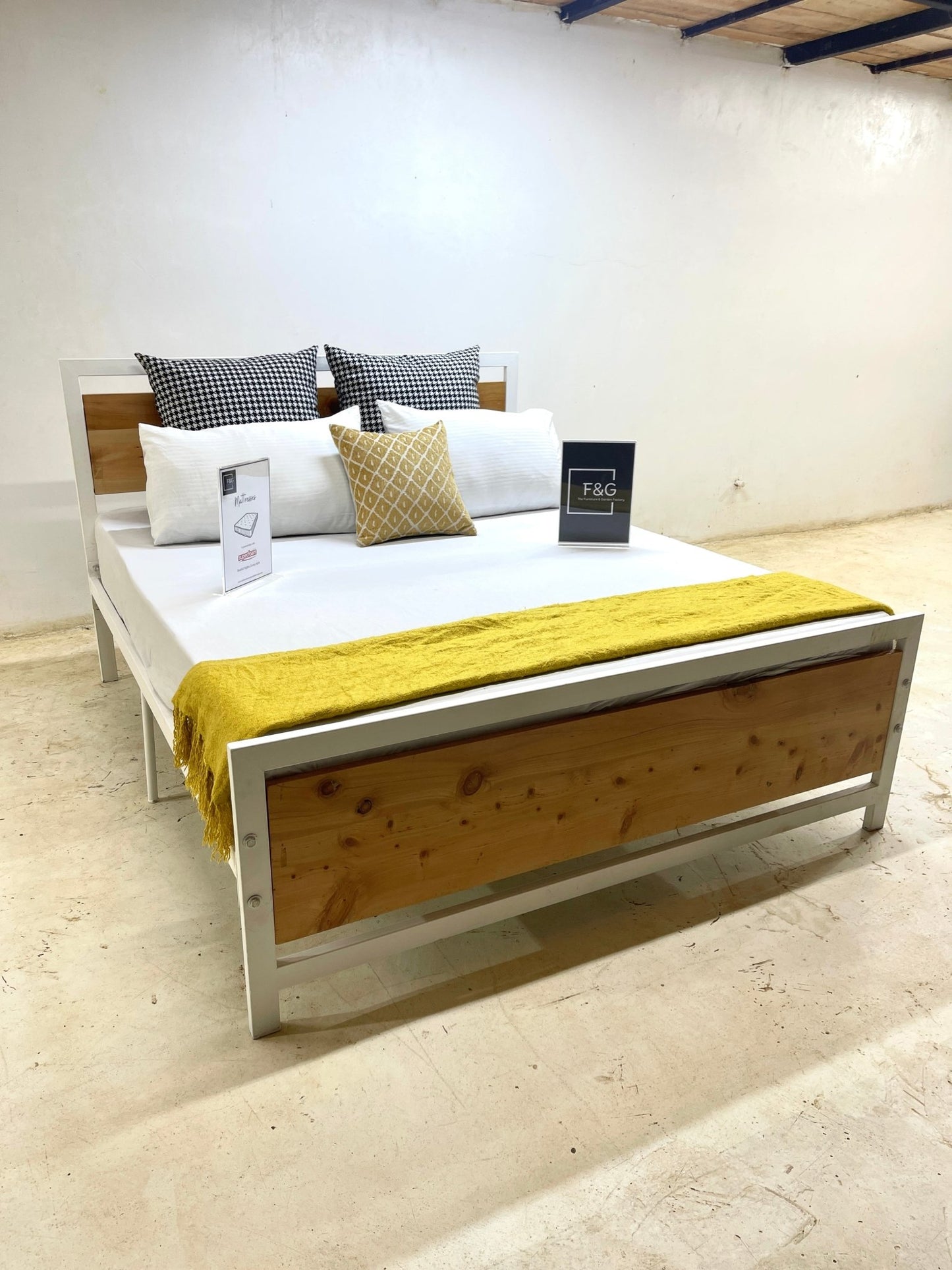 The Aurora Bed - Furniture & Garden
