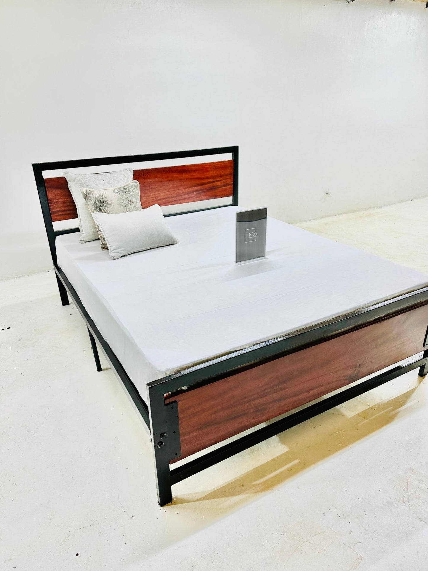 The Aurora Bed - Furniture & Garden