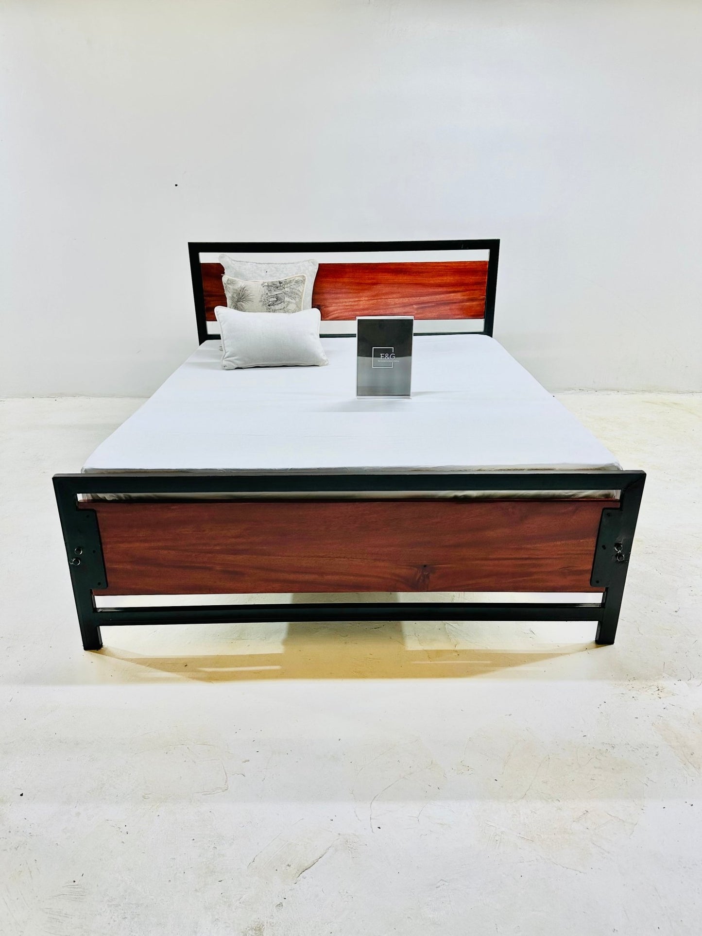 The Aurora Bed - Furniture & Garden