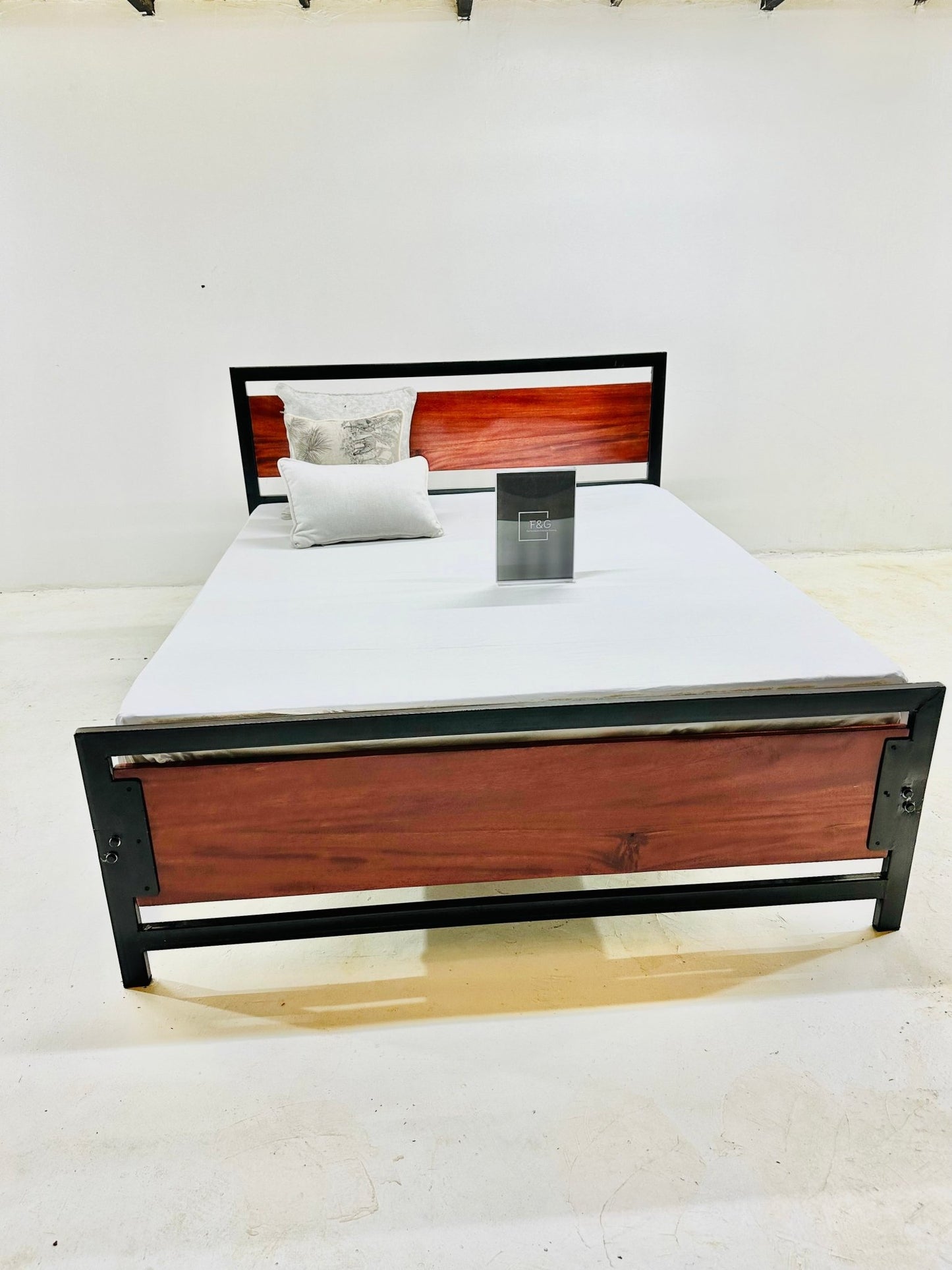 The Aurora Bed - Furniture & Garden