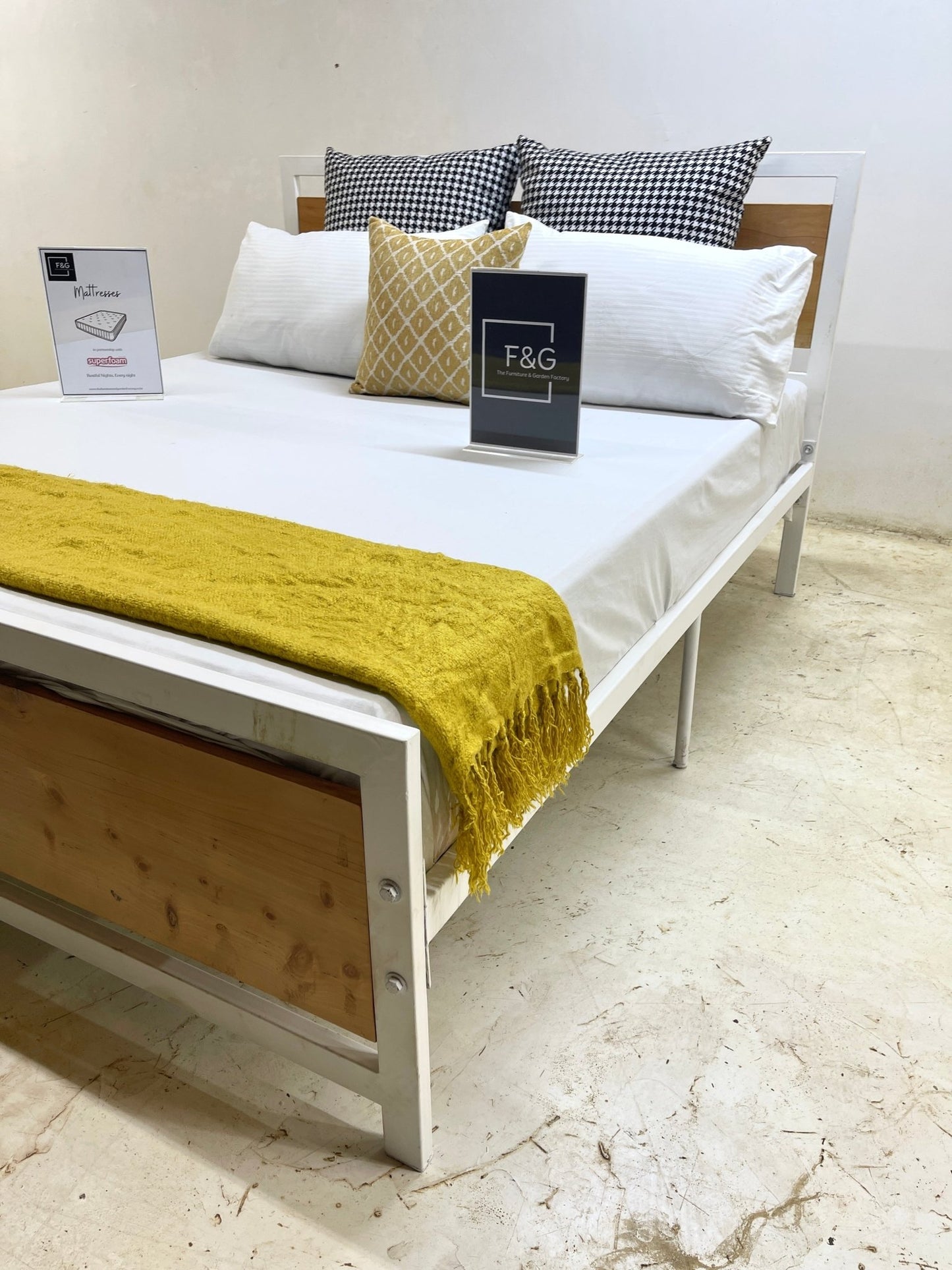 The Aurora Bed - Furniture & Garden