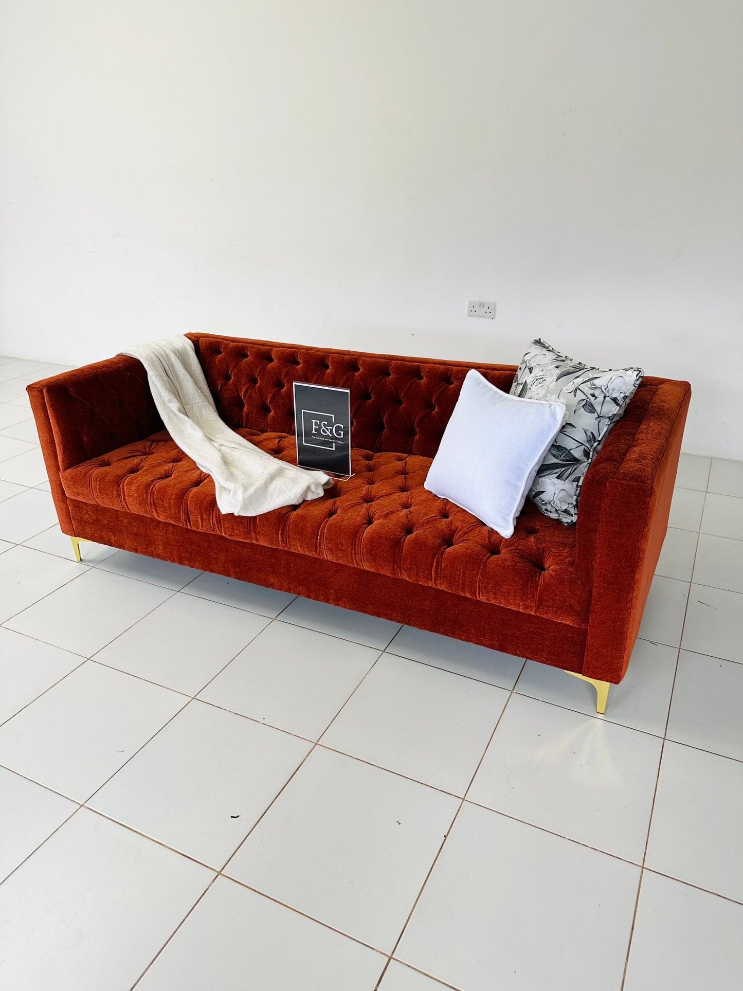 The Boxa Chesterfield Sofa - Furniture & Garden
