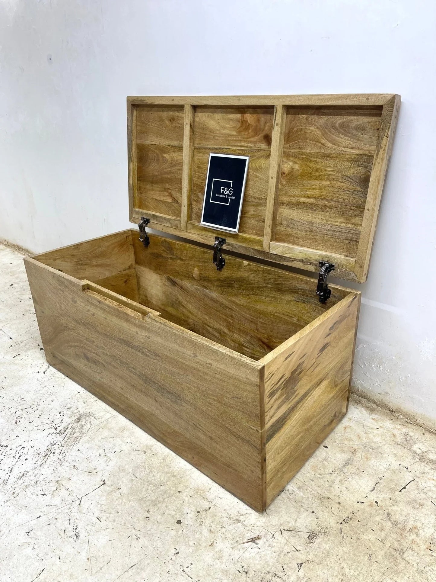 The Kura chest Console - Furniture & Garden