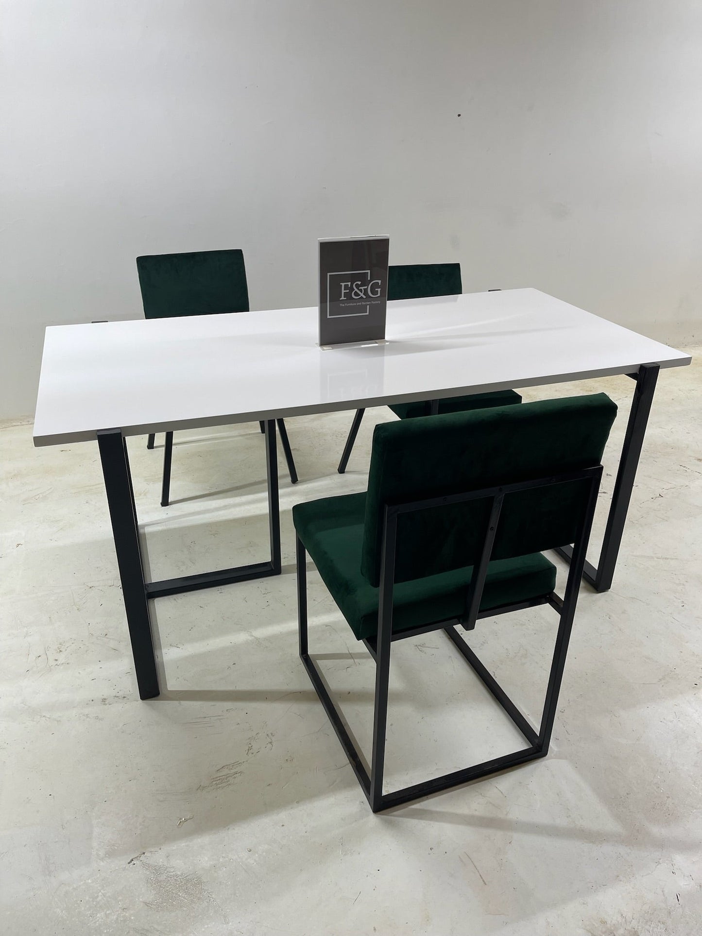 The Lily Dining Table - Furniture & Garden