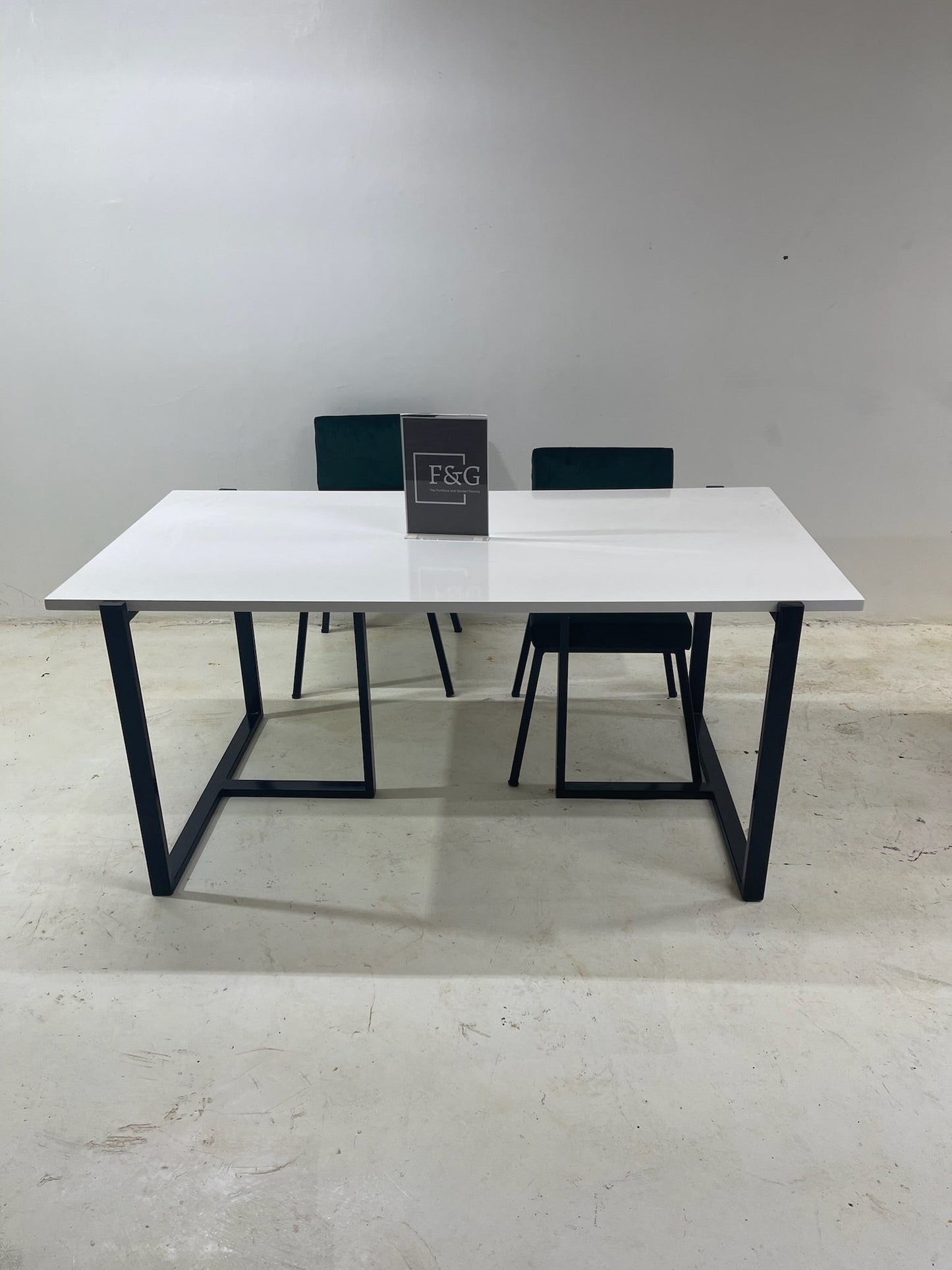 The Lily Dining Table - Furniture & Garden