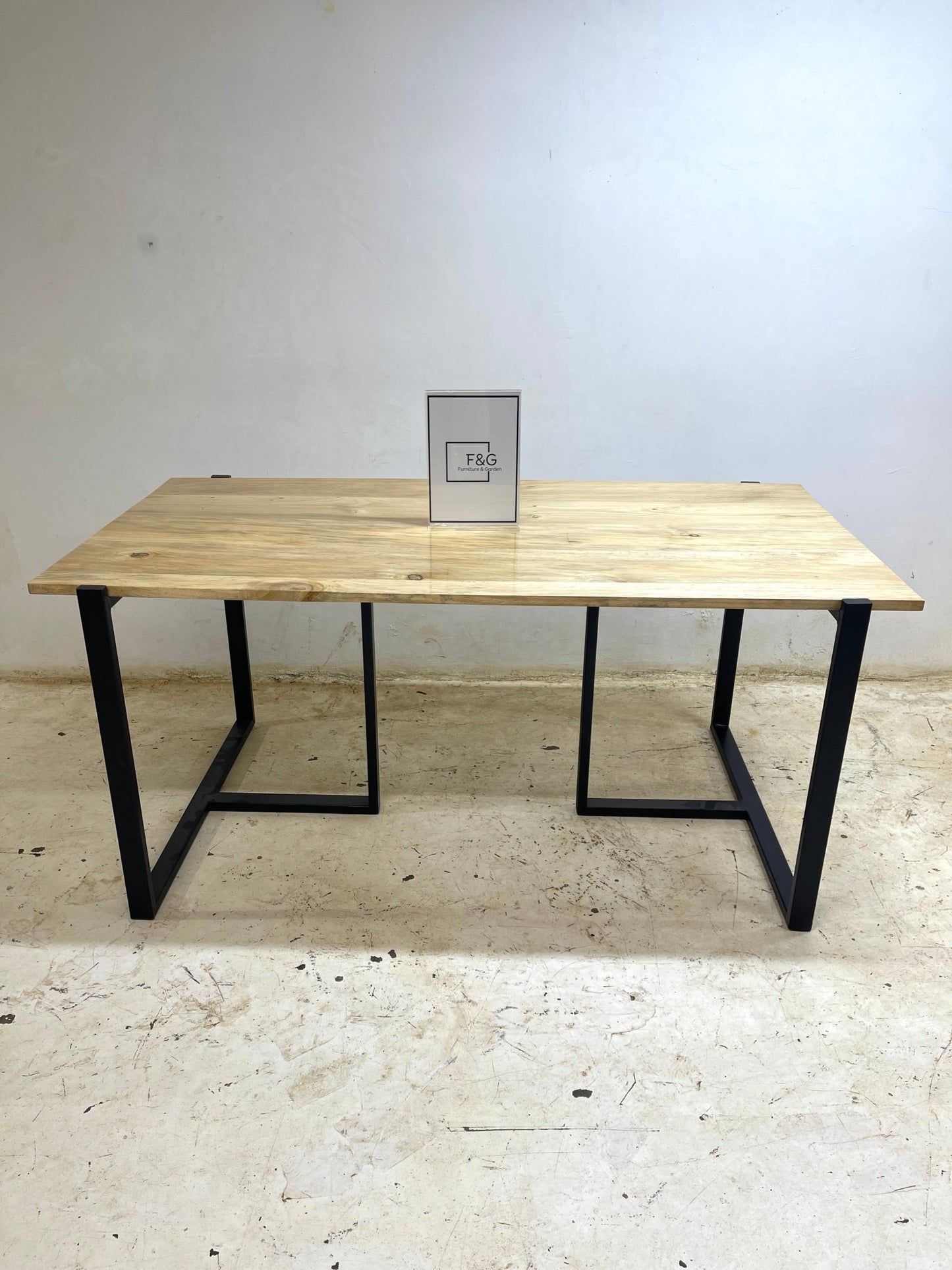 The Lily Dining Table - Furniture & Garden