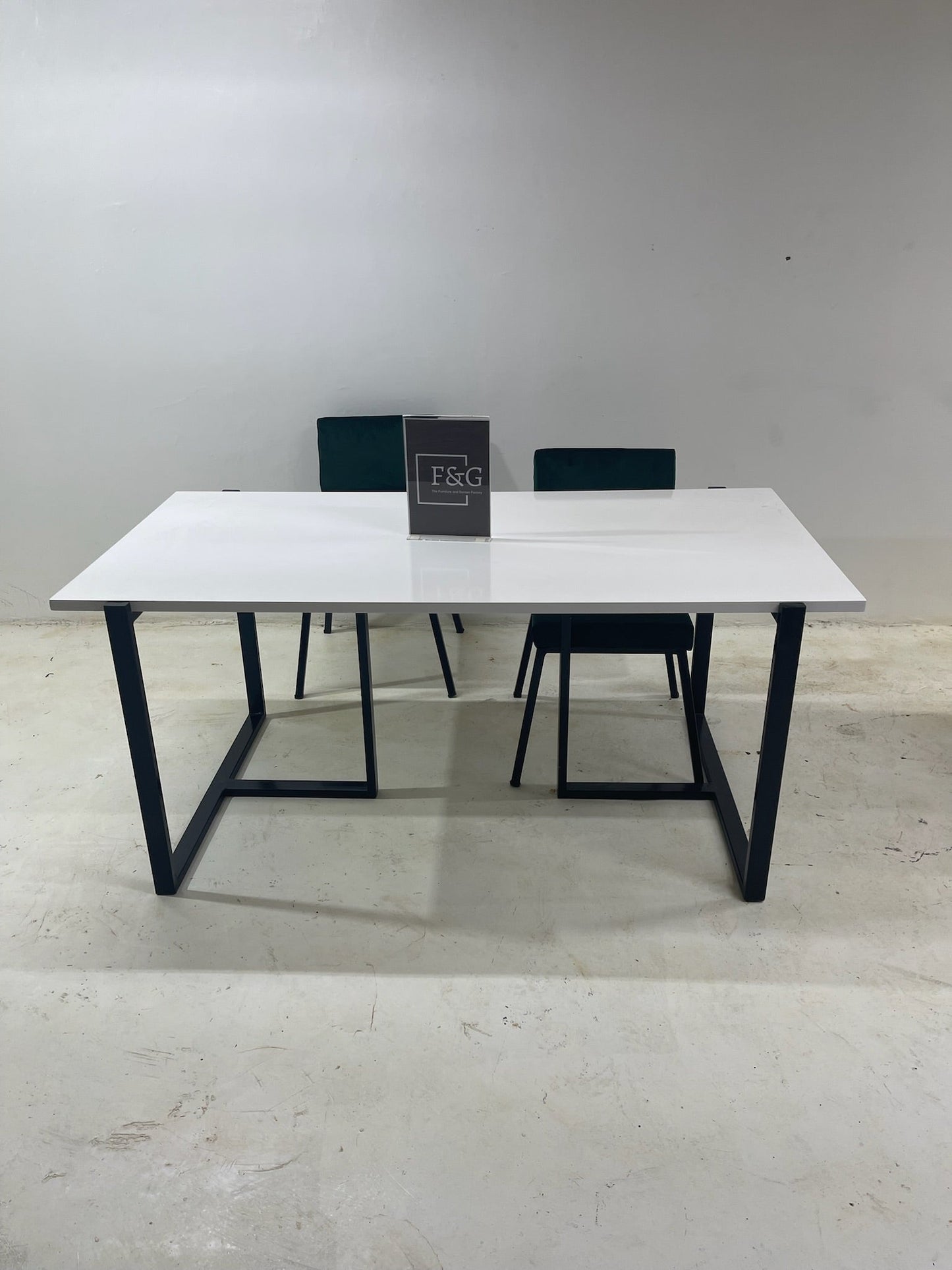 The Lily Dining Table - Furniture & Garden