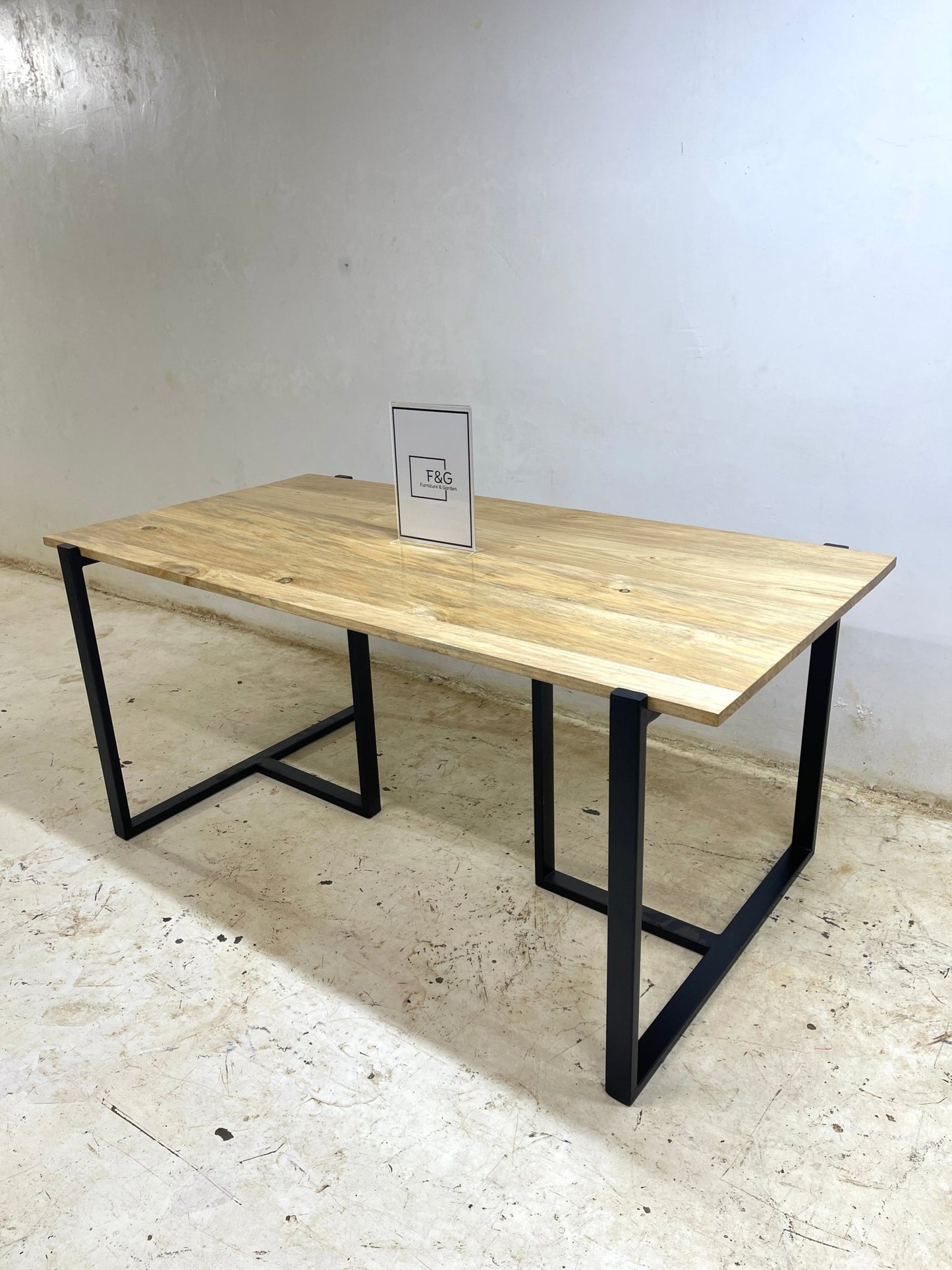 The Lily Dining Table - Furniture & Garden