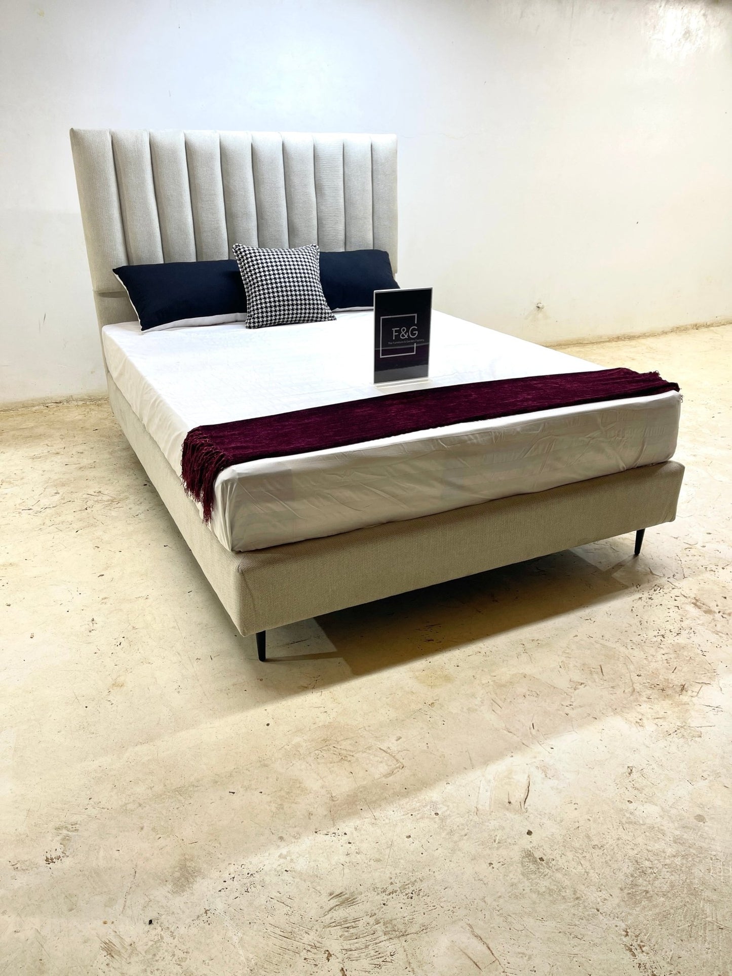 The Lyra Bed - Furniture & Garden