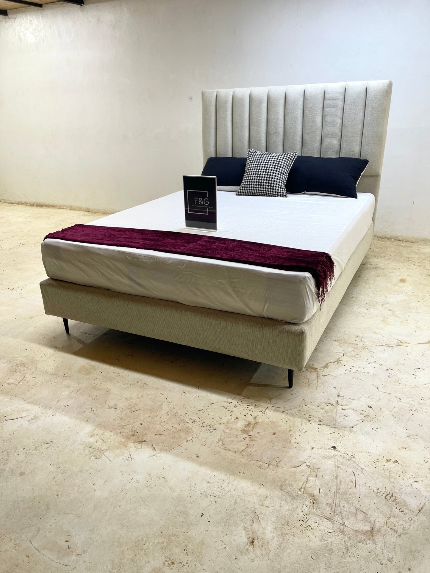 The Lyra Bed - Furniture & Garden