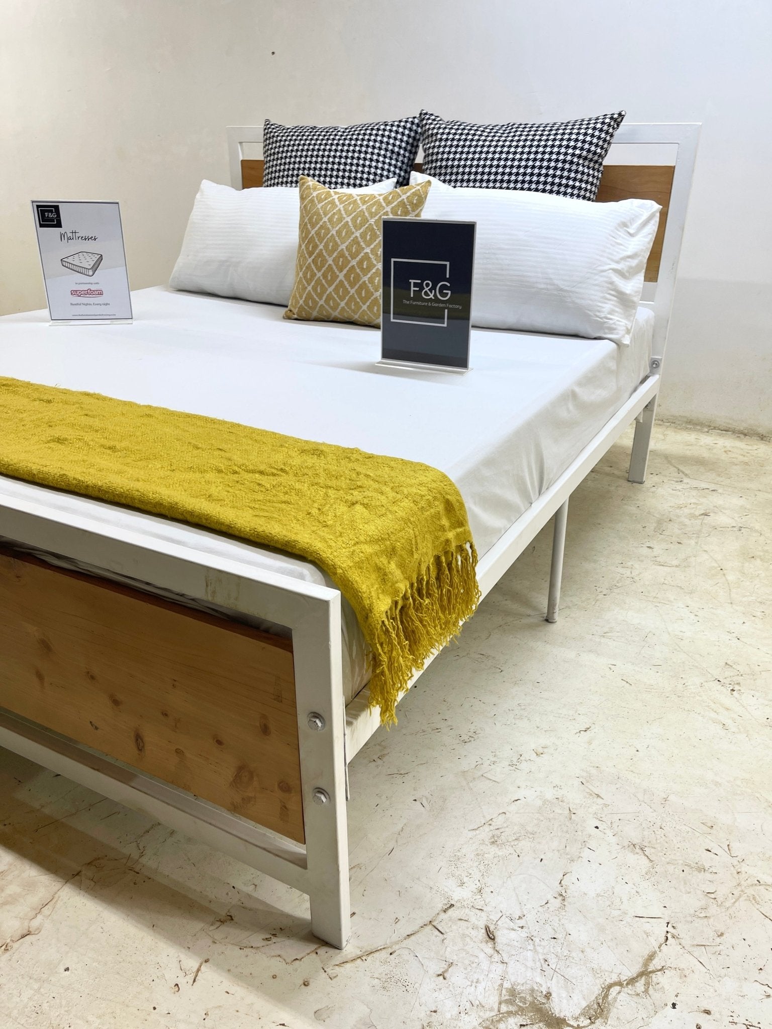The Aurora Bed - Furniture & Garden