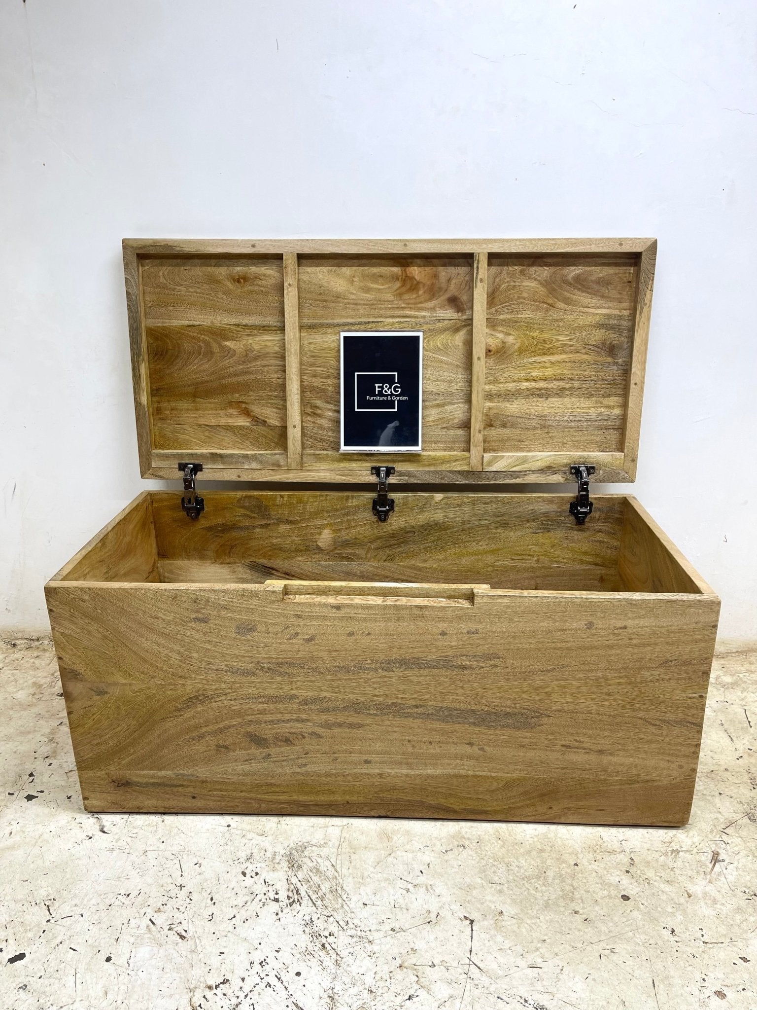 The Kura chest Console - Furniture & Garden