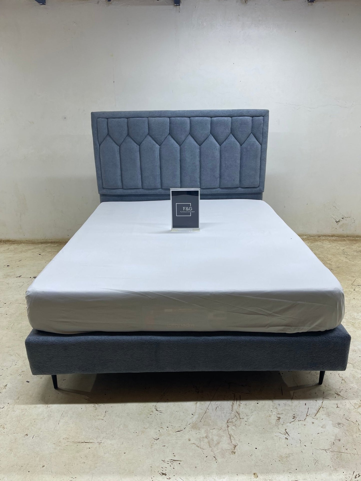 The Mira Bed - Furniture & Garden